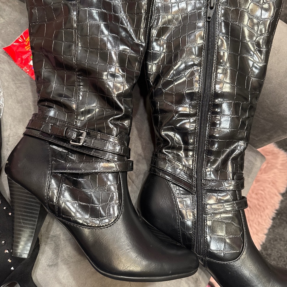 Black heeled high embossed